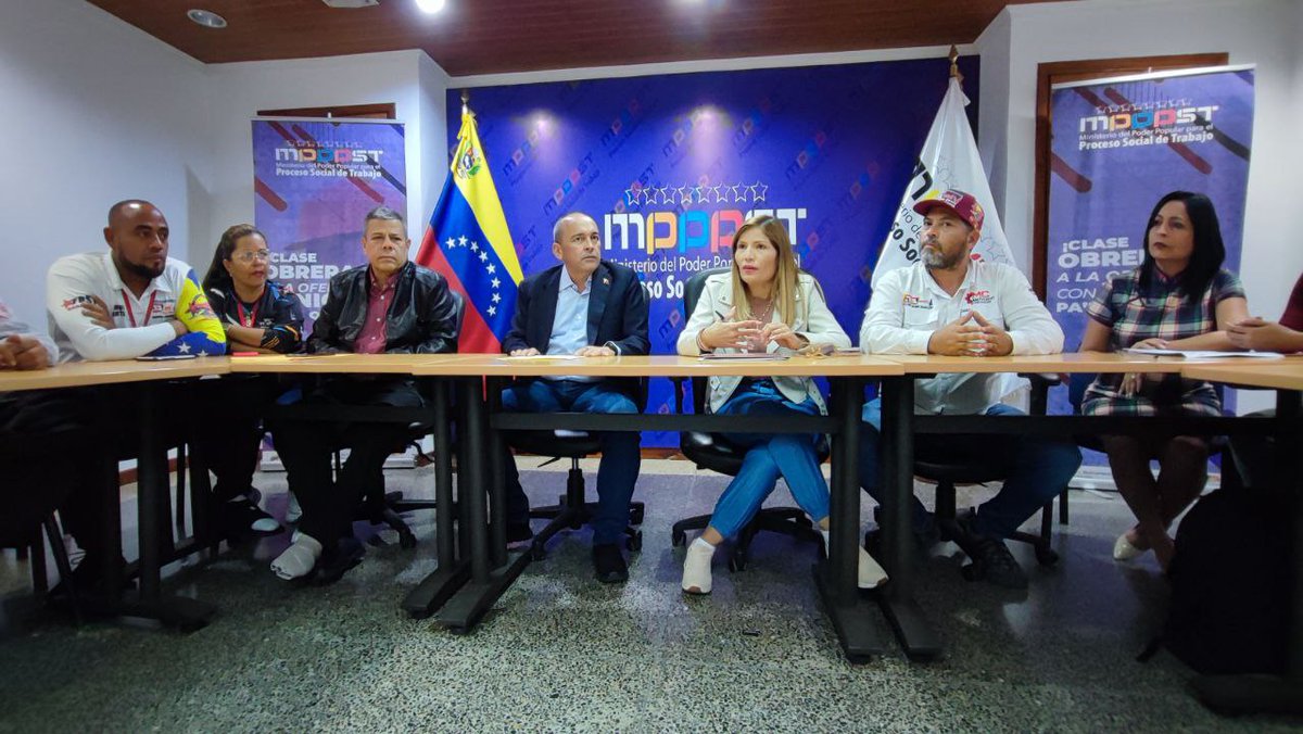 torrealbaf's tweet photo. Siguiendo las instrucciones del Pdte.  @NicolasMaduro estoy con mis herman@s sindicalistas de Carabobo quienes han venido a recoger sus boletas de reconocimiento de sus procesos electorales, para continuar alcanzando conquistas para sus afiliad@s. 

#PlanDescontaminaciónDelLago https://t.co/LeY4mt7ZEM