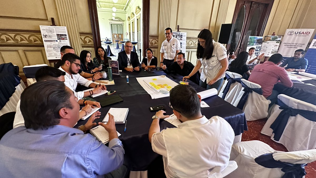 COAMSS_OPAMSS's tweet photo. En el #LABTerritorial se trabaja en un taller de discusión sobre los retos en la revitalización urbana desde los sectores financiero, infraestructura, social e institucional. 
Encuentro organizado por la OPAMSS y @USAIDES https://t.co/UWs5o2i8m3