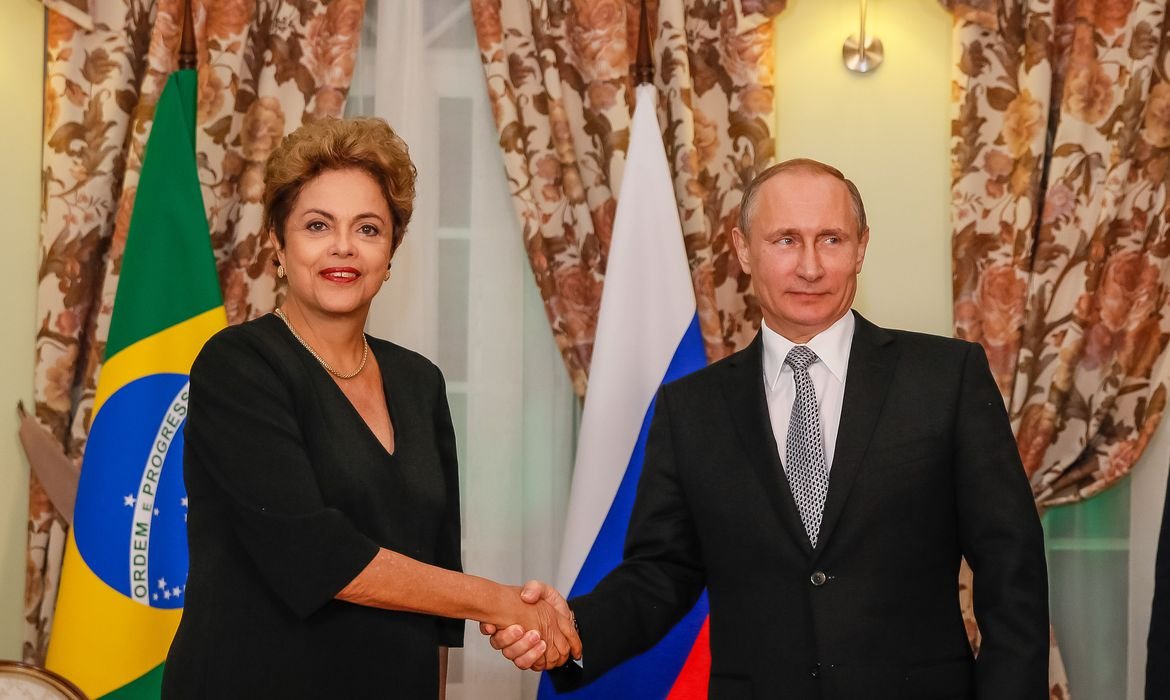 foIha_sp's tweet photo. GUERRA: Em preparação para nova ofensiva contra a Ucrânia, Vladimir Putin recebe canhão brasileiro https://t.co/Jh8jb1etUo