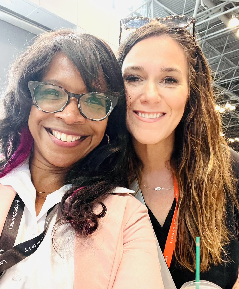 colleencoll's tweet image. Farrah!!!! On Air! @FarrahC32 💕 @awscloud @AWSEvents #awsonair #awssummitNYC