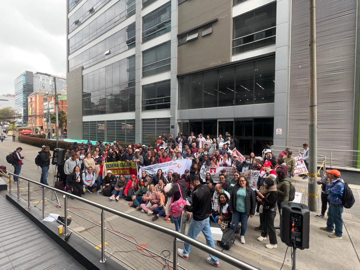 <a href="/24carlosjimenez/">ANDRES JIMENEZ MOREA</a> <a href="/JorgeELondonoU/">Jorge Eduardo Londoño Ulloa</a> <a href="/SENAComunica/">SENA</a> Así es Dr <a href="/JorgeELondonoU/">Jorge Eduardo Londoño Ulloa</a> fueron 6 años de lucha de <a href="/sindesenacol/">Sindicato del SENA</a> <a href="/cutcolombia/">Central Unitaria de Trabajadores</a> hicimos más de 15 movilizaciones, 20 twitteratones y varios acuerdos sindicales!!