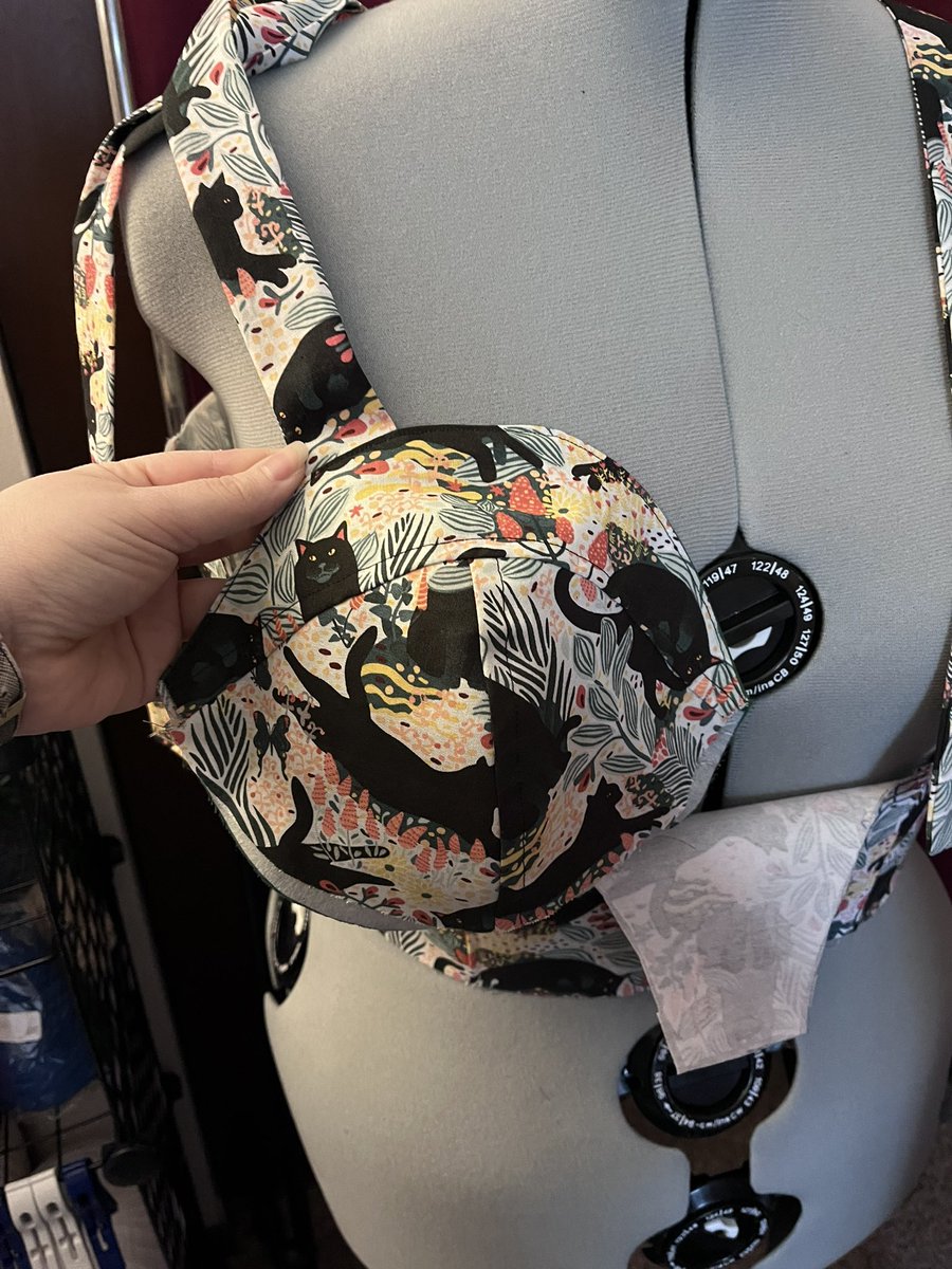 MidnightDraven's tweet photo. Three hours and I finally sewn a boob cup… ugh let’s hope the second one doesn’t take just as long x.x https://t.co/USwDMcaZJJ