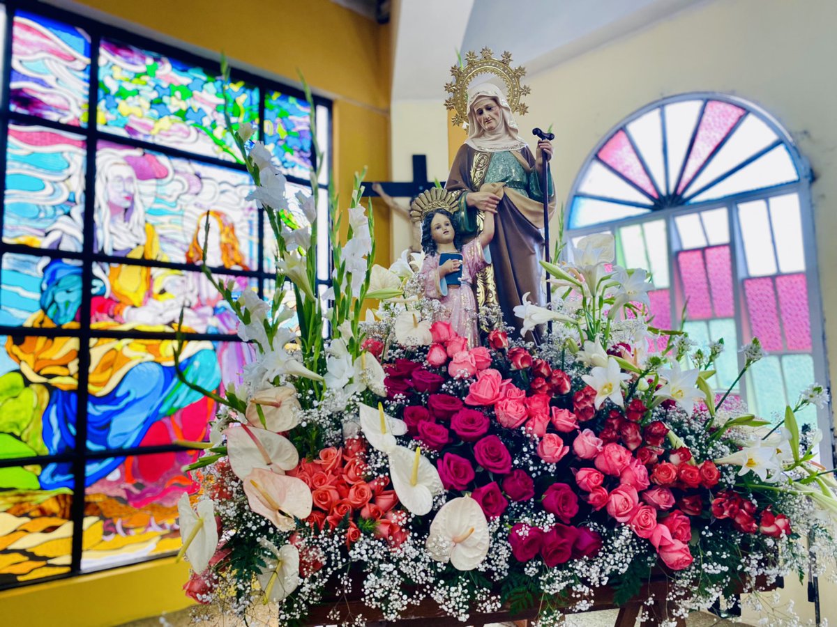 ¡Qué bonita! ✨ Quedo completamente convencido de que cuando las cosas se hacen con amor, compromiso, pero sobretodo voluntad los resultados son apoteósicamente sorprendentes. 

Reciban ustedes; Pueblo de Juan José Mora, una iglesia totalmente rehabilitada. ¡Iglesia Santa Ana! 🙌🏻