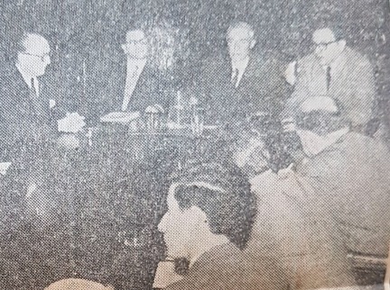 borcherix's tweet photo. Hoy, mucha gente nombra a uno de los 4 personajes centrales de esta foto sesentista.  Los otros tres son muy populares entre la gente de @Exactas_UBA , en especial @Fisica_UBA e @InstitCalculo .   ¿Quiénes son?
Al hilo la respuesta.... https://t.co/gKM2y1pPmk