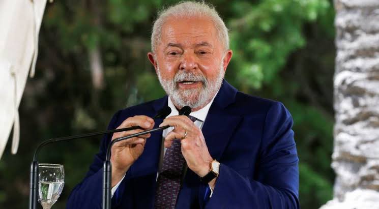 choquei's tweet photo. 🚨AGORA: Governo Lula anuncia que será retomado o ensino de educação sexual e reprodutiva nas escolas de todo o país. https://t.co/RLDAtPQHXZ
