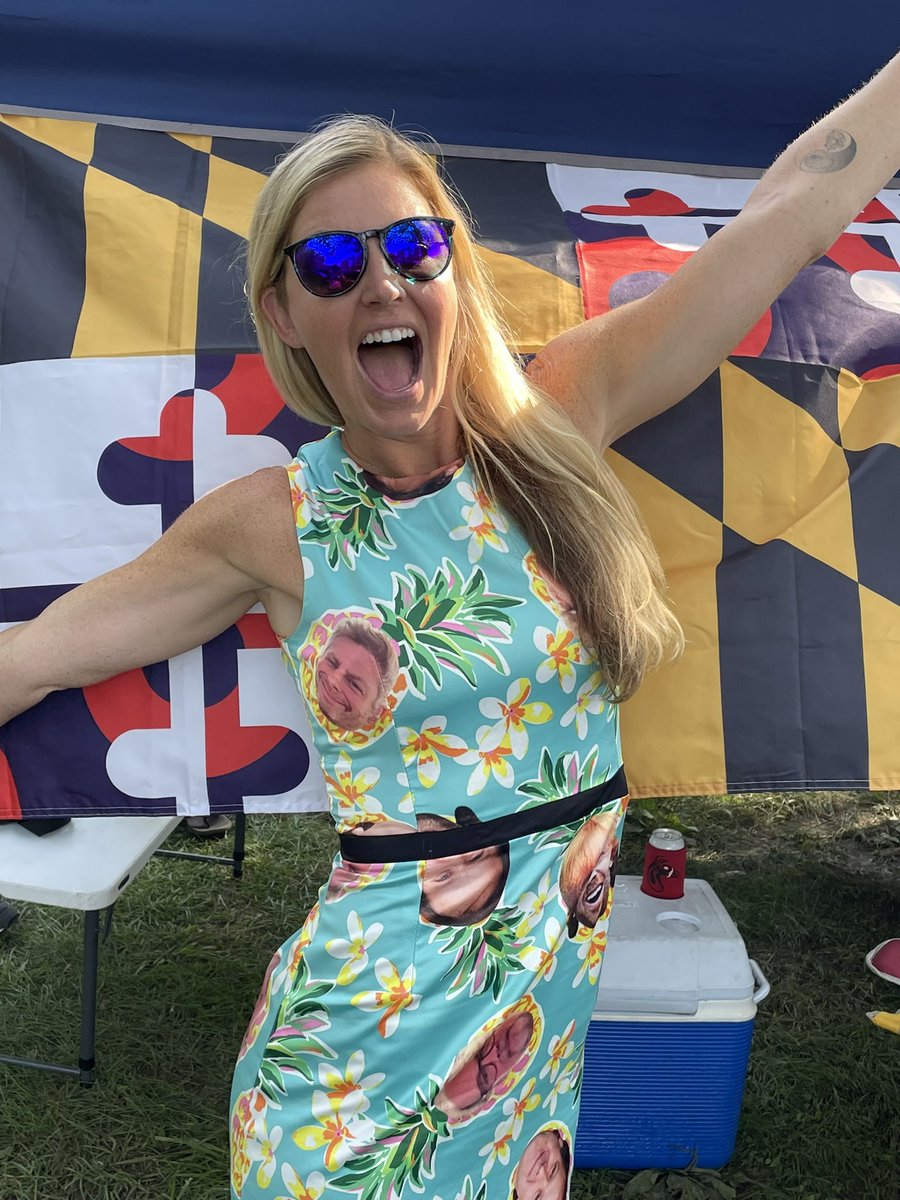 Stub_Me_Down's tweet photo. We out here! Check my wife @boogie_groove81’s custom dress! #phish #phishtour
#phillyphish #stubmedown https://t.co/1GS0m0k6Zw