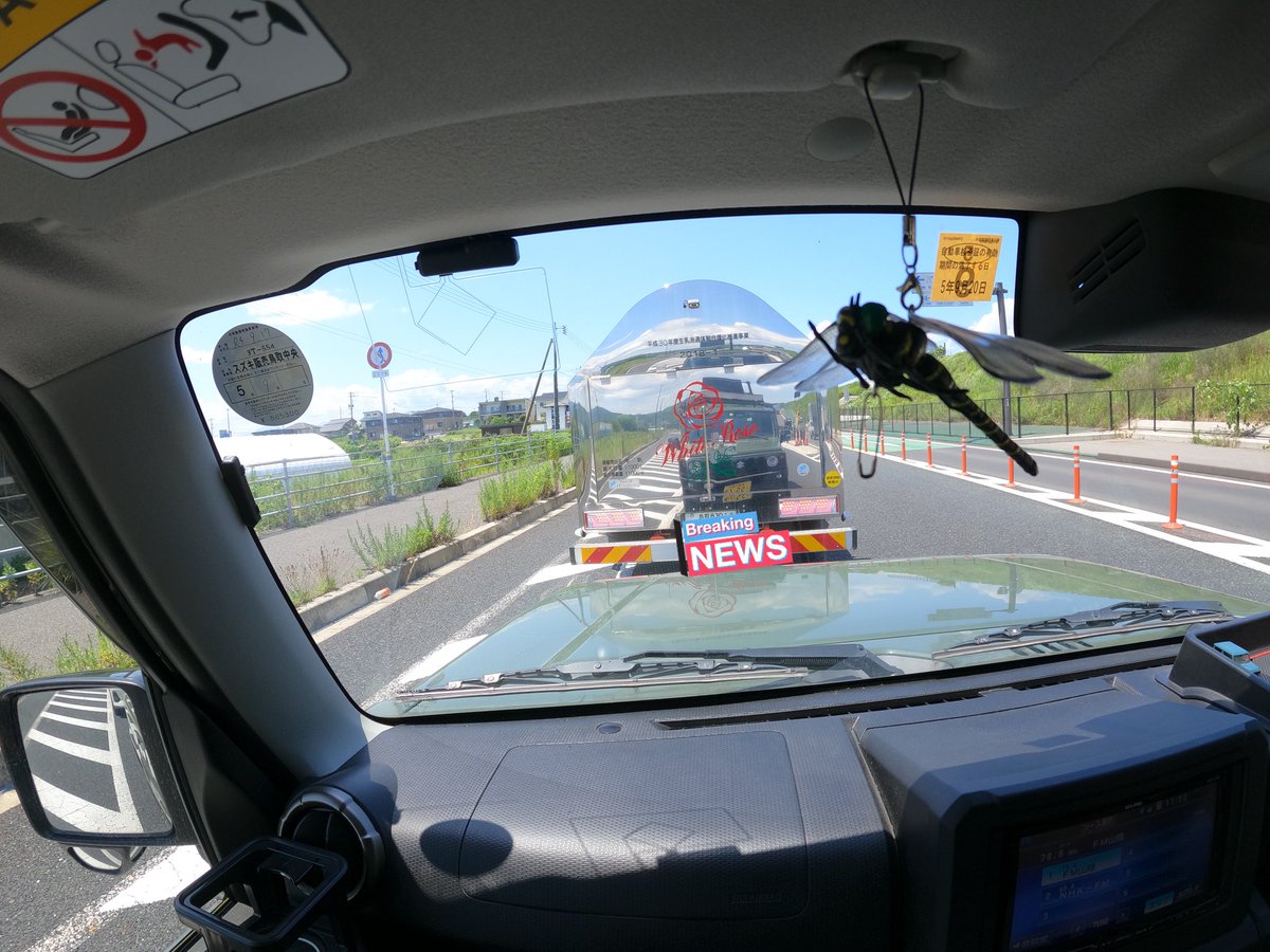 hh_masato's tweet photo. 牛乳タンクローリー
#白バラ牛乳 #大山乳業 #タンクローリー #jimny #jb64 #おにやんま君 https://t.co/dexRTOzzy5