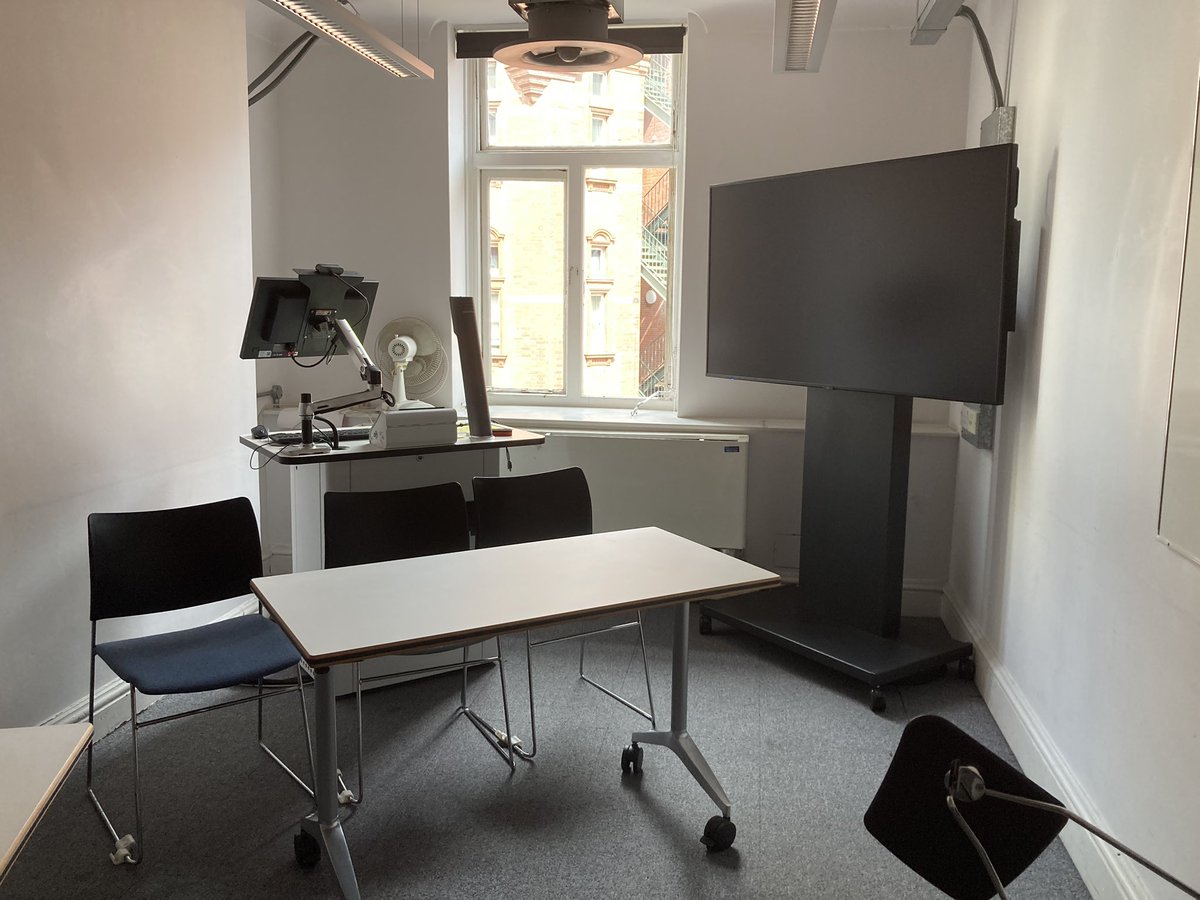 Officially became DDrr in this seminar room earlier today 🤓🧐🥳.
Thanks to everyone who have made this journey so special :-)