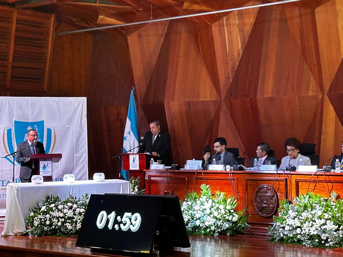Ahora expone el abogado Julio Vladimir Mendoza.