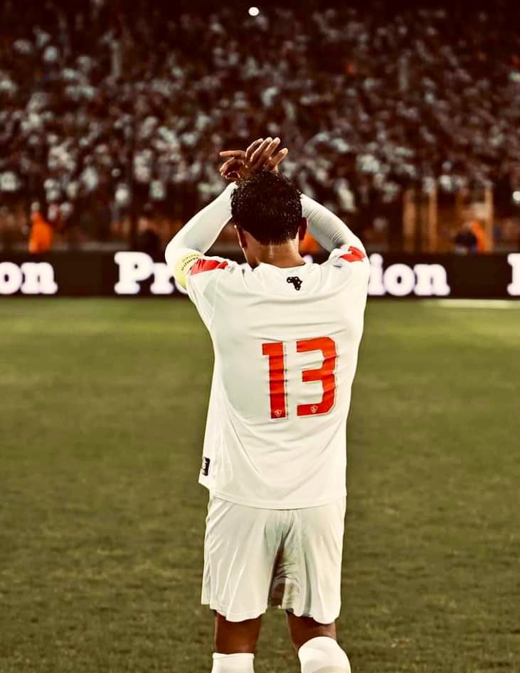 اقسم بالله محمد عبد الشافي اللاعب الوحيد الذي عرضت عليه زياده عقده رفض وقال الحمد لله عقدي مكفيني….عبد الشافي اعترف طوال فترة عملي لمده ١٠ سنوات في الرياضة لم ارى في مثل أخلاقك ولا احترامك شكراً لما قدمت واتمنى لك التوفيق فيما هو قادم