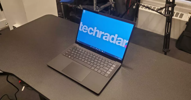 AMDPC's tweet photo. “The battery on this laptop lasts over nine hours and charges in just one hour, meaning that you most likely won’t need to charge more than once a day if using this as a work laptop.” 🔋 - @TechRadar

Get the inside scoop on the @HP Dragonfly Pro powered by AMD Ryzen.