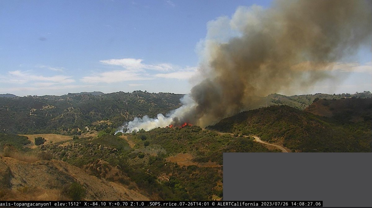 Topanga Canyon fire. #Owenfire Apparently slow rate of spread, but anything in Topanga is no good!