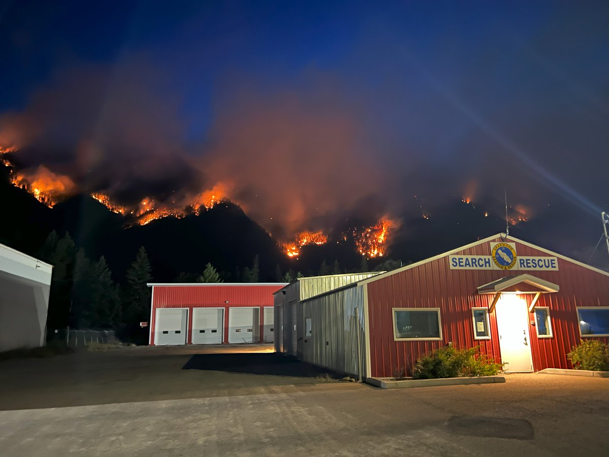 Even search and rescue groups have to be ready to be evacuated! <a href="/SparwoodSAR/">Sparwood SAR</a> has a plan in place to protect its vehicles, equipment and digital files. With the Lladnar Creek fire nearby, they are ready to move quickly. Are you evacuation ready? <a href="/BCGovFireInfo/">BC Wildfire Service</a> #wildfires #SMEM #EM