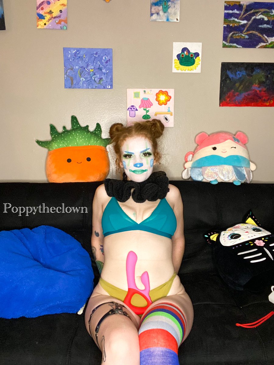 Poppytheclown3's tweet photo. OF is 30% off right now!!!!
.
.
.
.
.
.
.
#clowngirl #altgirl #clowncore #circusfreak https://t.co/mmYe2UQCoG