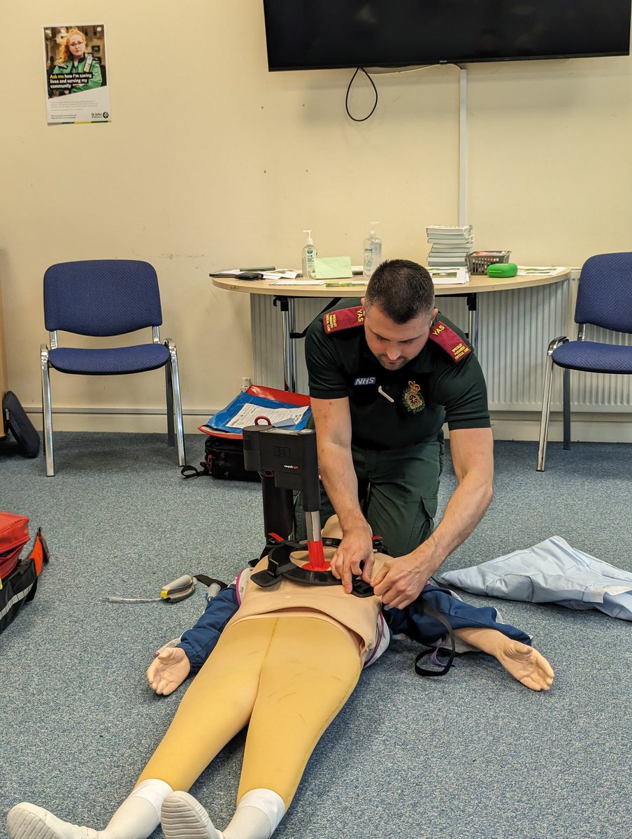 carl_senior's tweet photo. Massive thanks to Nick @MediMemosUK for delivering an evening of CPD for @SJAOperations crews in Hull. Great insights into Critical Care provision in YAS, Trauma assessment and HOT principles. Some great stories shared of interagency working between SJA and YAS in Hull too!  👏 https://t.co/Z2zjmihXja