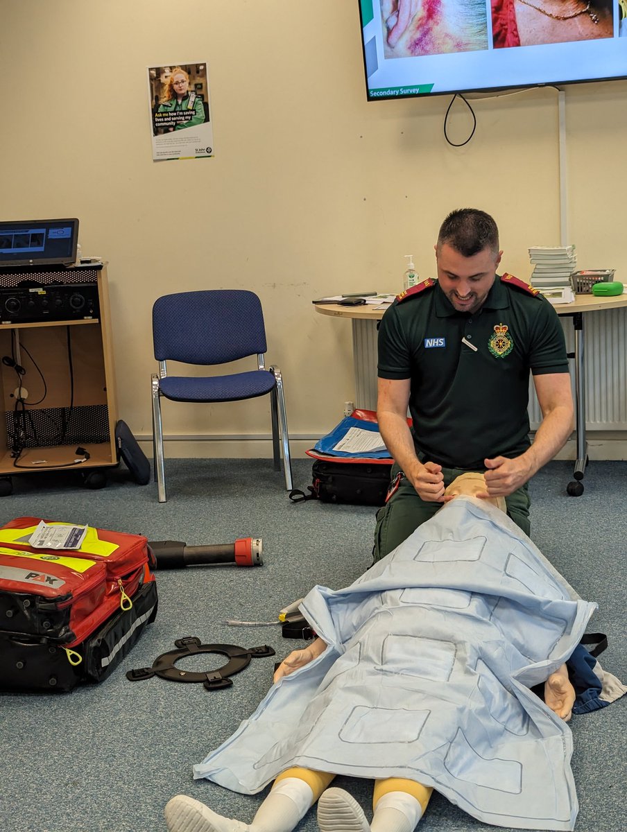 carl_senior's tweet photo. Massive thanks to Nick @MediMemosUK for delivering an evening of CPD for @SJAOperations crews in Hull. Great insights into Critical Care provision in YAS, Trauma assessment and HOT principles. Some great stories shared of interagency working between SJA and YAS in Hull too!  👏 https://t.co/Z2zjmihXja