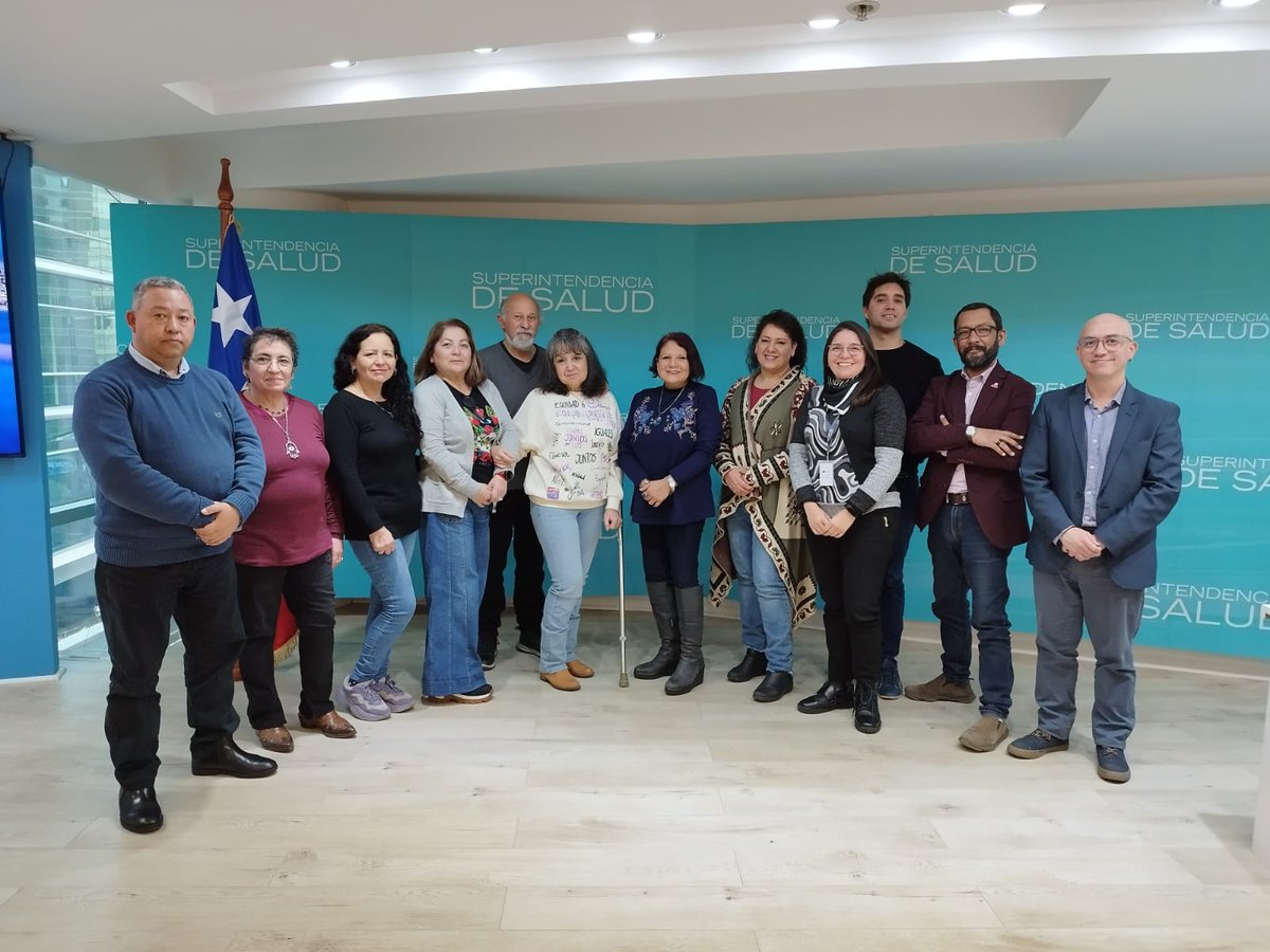 SuperDeSalud's tweet photo. Hoy se realizó la primera reunión de la Mesa de trabajo con Agrupaciones de Pacientes, coordinada por nuestra encargada de participación ciudadana, Johanna Pozo; que tiene como objetivo levantar problemas comunes y evaluar posibles soluciones en forma conjunta. https://t.co/uVf3Pd1nWc