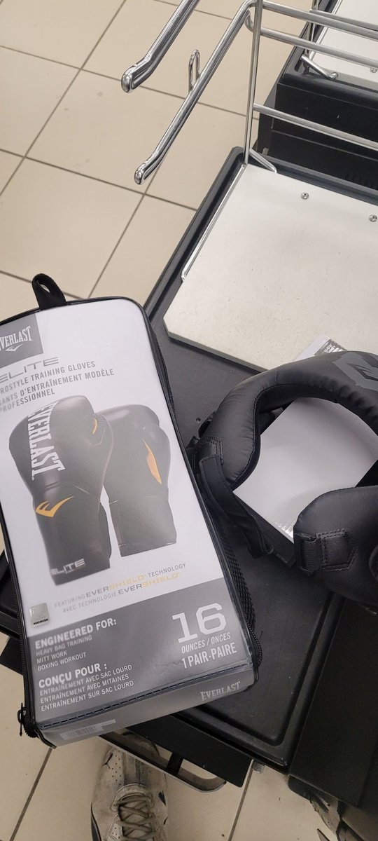 Him29849586's tweet photo. When you're on the other side of the country  but you've found a fight and gotta buy more gear.🙄 https://t.co/Cr3Yv34VWM
