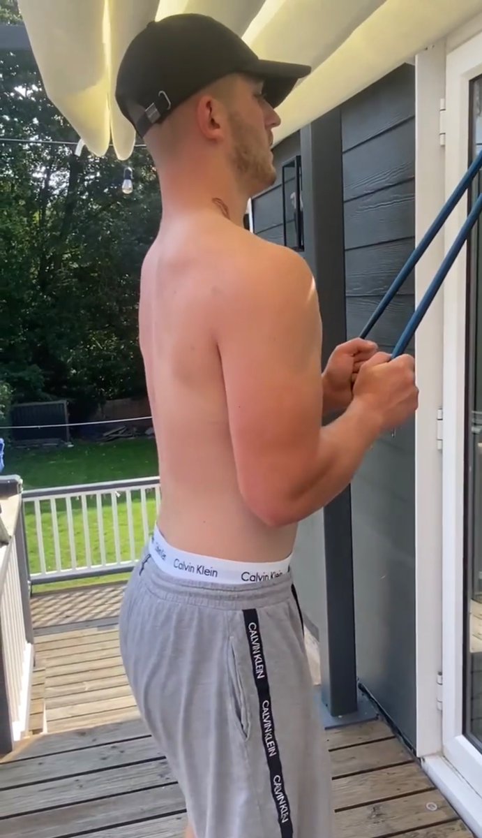 Buildwithcon's tweet image. Going from this - to this! Is empowering! All it takes is determination, consistency, dedication! 
Follow my TikTok for tips and advice🏋️‍♂️⬇️⬇️⬇️⬇️ 

tiktok.com/@confitness?_t…