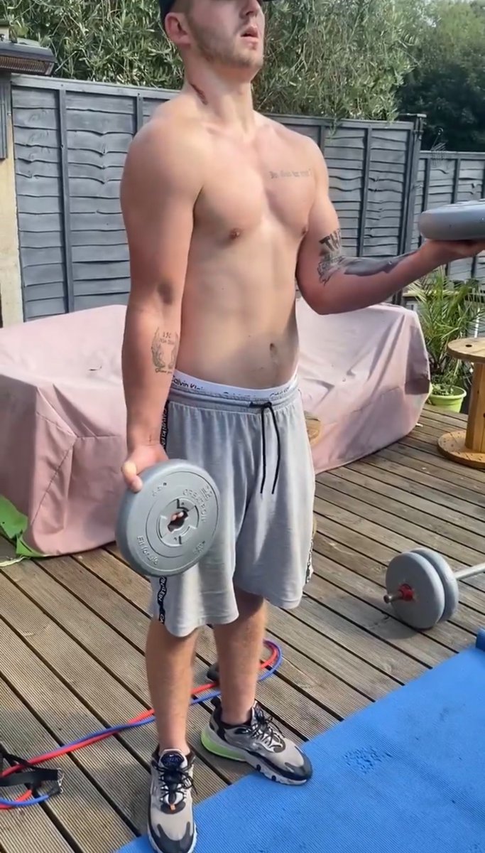 Buildwithcon's tweet image. Going from this - to this! Is empowering! All it takes is determination, consistency, dedication! 
Follow my TikTok for tips and advice🏋️‍♂️⬇️⬇️⬇️⬇️ 

tiktok.com/@confitness?_t…