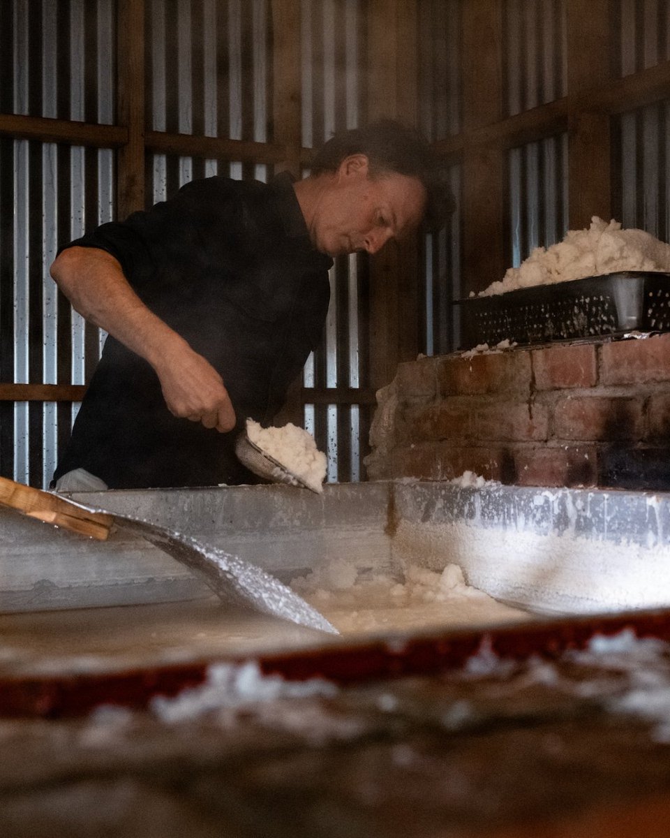 hogislandoyster's tweet photo. Just like our oysters, our sea salt has merroir or a sense of place. The distinct mineral makeup of Tomales Bayโs water gives our salt a high concentration of essential minerals!
Shop Saltworks: https://t.co/RdksviWAcB
(Image 2) ๐ธ: @skiingrogge // #HogIslandOysterCo #Saltworks https://t.co/A3wa966Akk