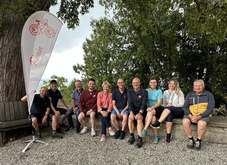 martin_candinas's tweet image. #EnsemenalRein Tag 4: Abwechslungsreiche Fahrt von #Arbon nach Stein am Rhein: Besuch #MoMö Mosterei #Möhl, Halt in #Kreuzlingen, Mittagessen in #Arenenberg und Treffen mit dem Schaffhauser Regierungspräsidenten und der Stadtpräsidentin von Stein am Rhein.