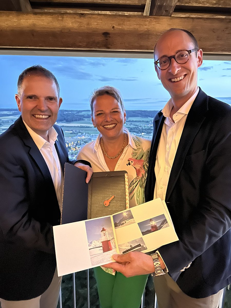 martin_candinas's tweet image. #EnsemenalRein Tag 4: Abwechslungsreiche Fahrt von #Arbon nach Stein am Rhein: Besuch #MoMö Mosterei #Möhl, Halt in #Kreuzlingen, Mittagessen in #Arenenberg und Treffen mit dem Schaffhauser Regierungspräsidenten und der Stadtpräsidentin von Stein am Rhein.