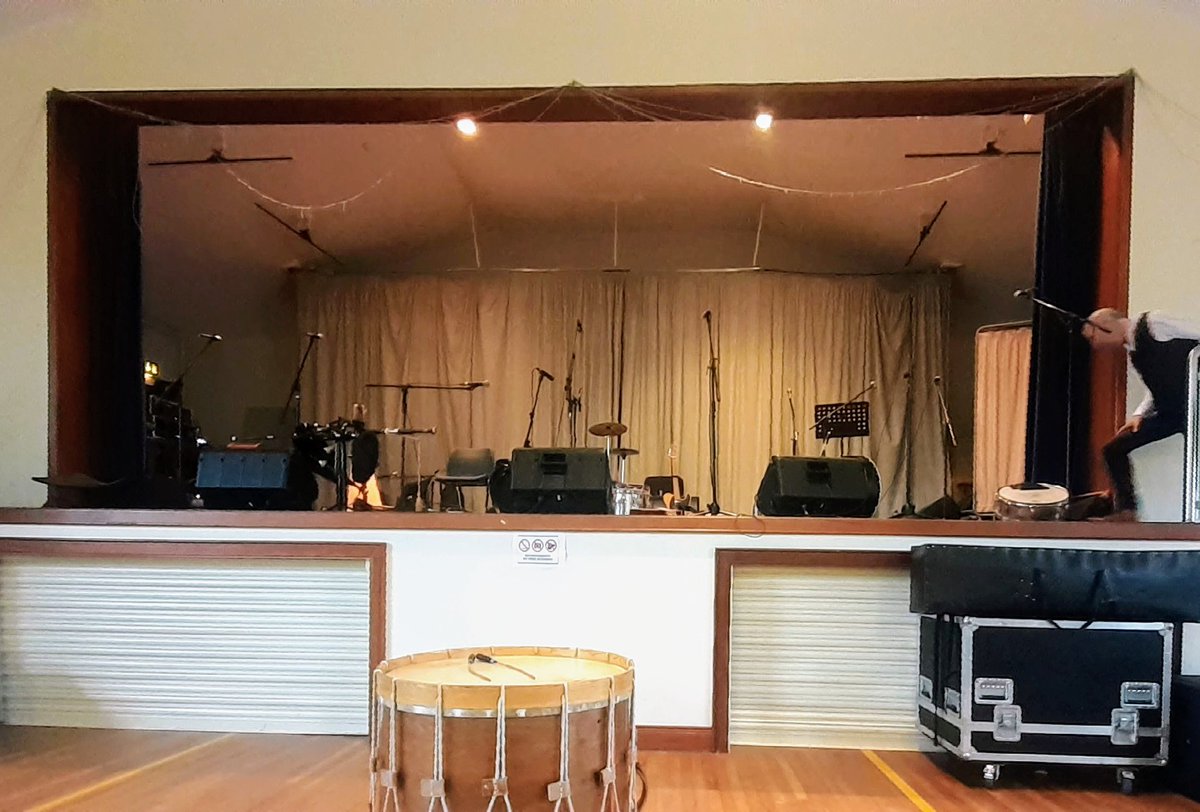 Neroli51's tweet photo. Red  Sails Festival Portstewart. The stage set for @williedrennan and guests. https://t.co/gX1pF8YGRf