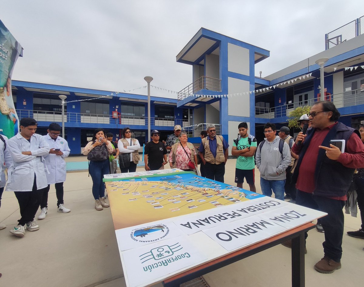 CooperAccionPER's tweet photo. 🔴 Cartografía de la costa peruana y exposición fotográfica de pescadores artesanales de Mario Colán se exponen en el II Foro Internacional Intercambios: Experiencias marino costeras frente al #CambioClimatico. https://t.co/C5881PV9Dh
