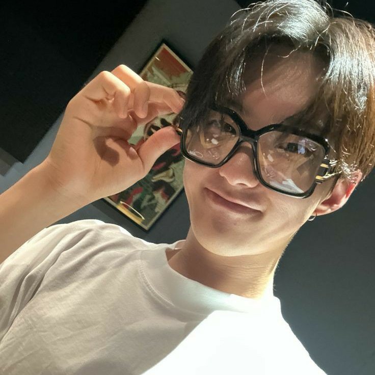 day 3 of finding moots

hi, i'm rae — currently looking for interactive moots!

— she/her ; filo
ㅡ infp
— not new to #kpoptwt &amp; #stantwt
— if carat moots but any fandom will do

♡/↻ are very much appreciated