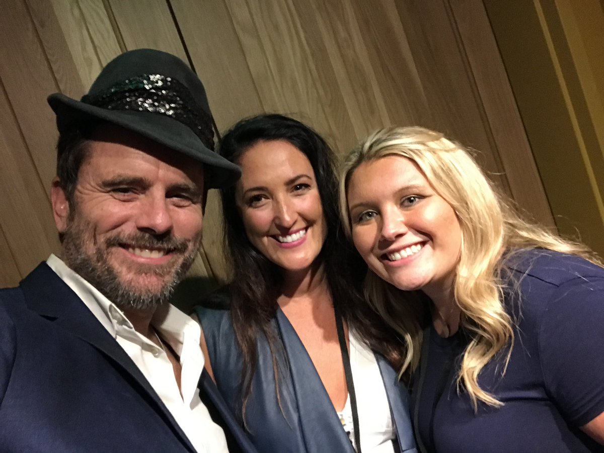 mleitten's tweet image. Five years ago today I was #InaBarSomewhere in Boston surrounded by #Nashie friends singing, dancing, laughing &amp;amp; crying all because of a show &amp;amp; a man who changed all of our lives for the better. Here’s to @Nashville_ABC @NashvilleCMT &amp;amp;  @CharlesEsten #LongLiveRaynaJaymes 🫶👸