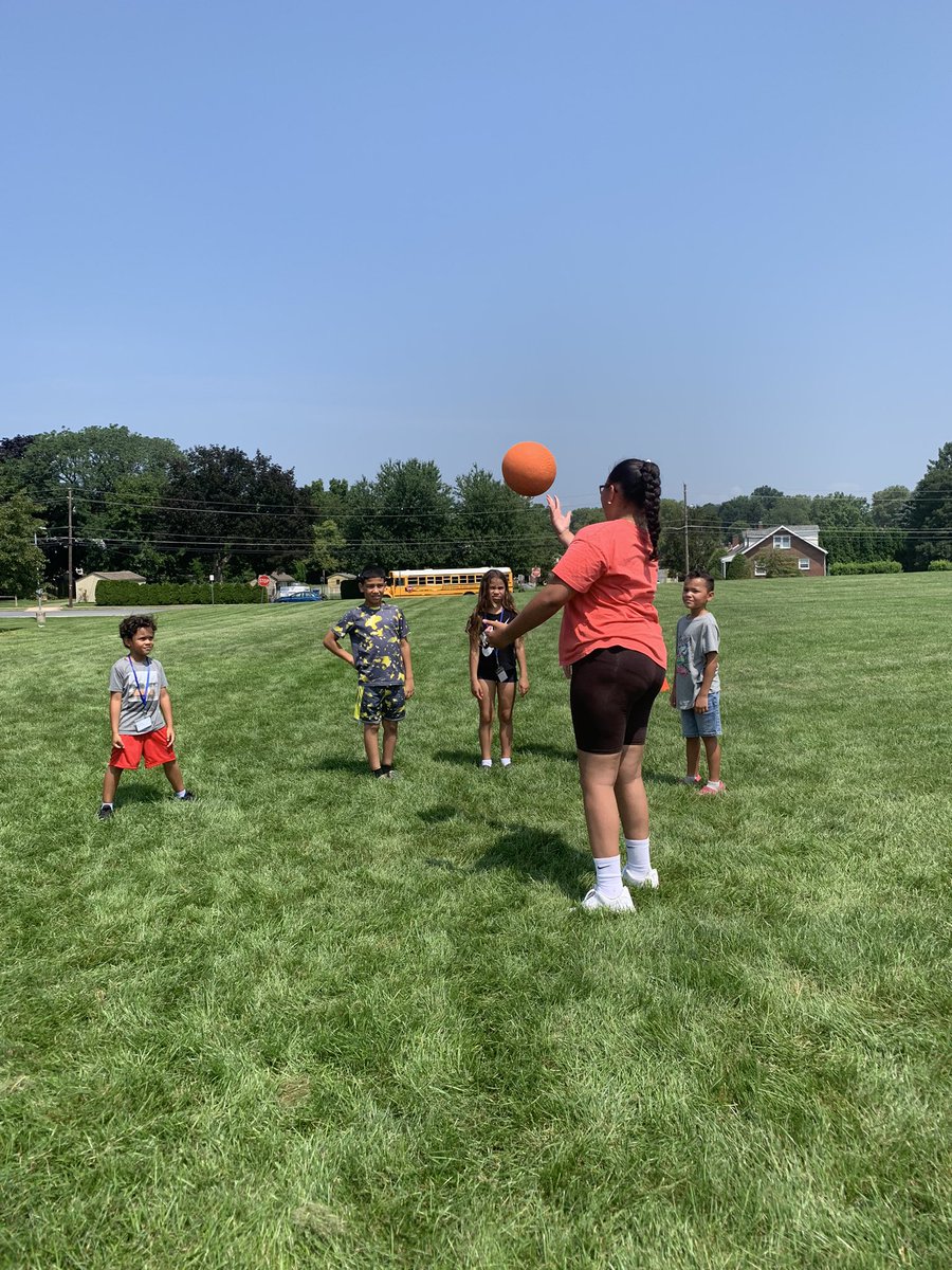 JPacharis's tweet photo. Trying to beat the heat with a game of SPUD!! #MSDSummerStyle @muhlsd https://t.co/FQvfDiybmS