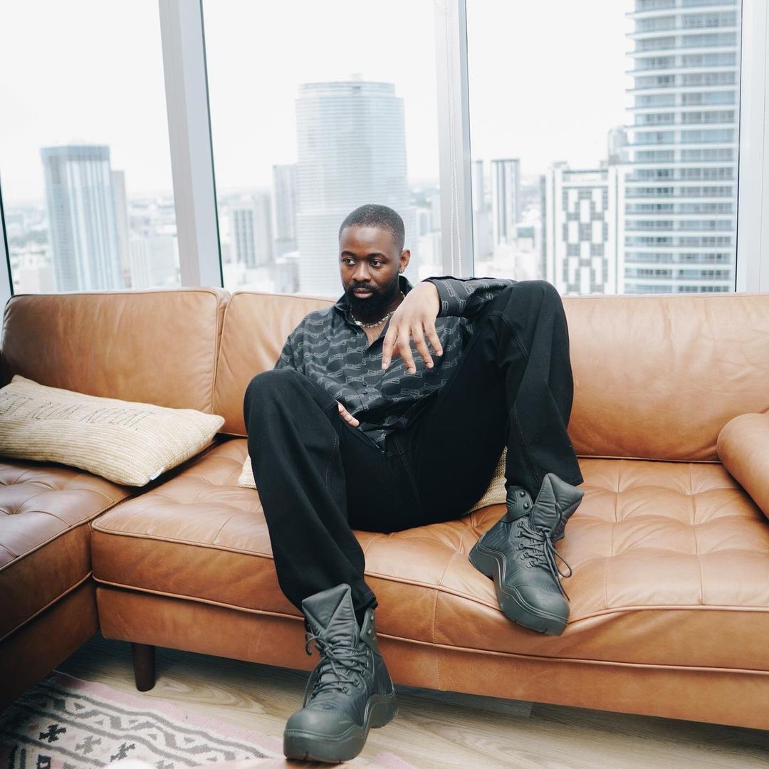 AlbumTalksHQ's tweet photo. ๐ผ 15 TRACKS
๐ฃ๏ธ 15 NEW CREATIVE KIDS
Executively Produced by the legendary Sarz
The Sarz Academyโs new Compilation album #MTLF2 includes music from 15 super acts personally selected by @beatsbysarz. https://t.co/yIab4Uicax