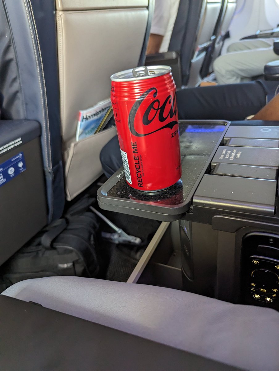 LabMind's tweet photo. @united..1K here, revenue 1st class pax, UA1601flight delayed by 1.5 hr, 45 min on tarmac, when requested for a drink, FA was visibily  annoyed, gave warm soda without glass or ice. Wow! what a way to treat your most loyals. Not upset about the soda but the attitude! https://t.co/mlfVsZfa7s