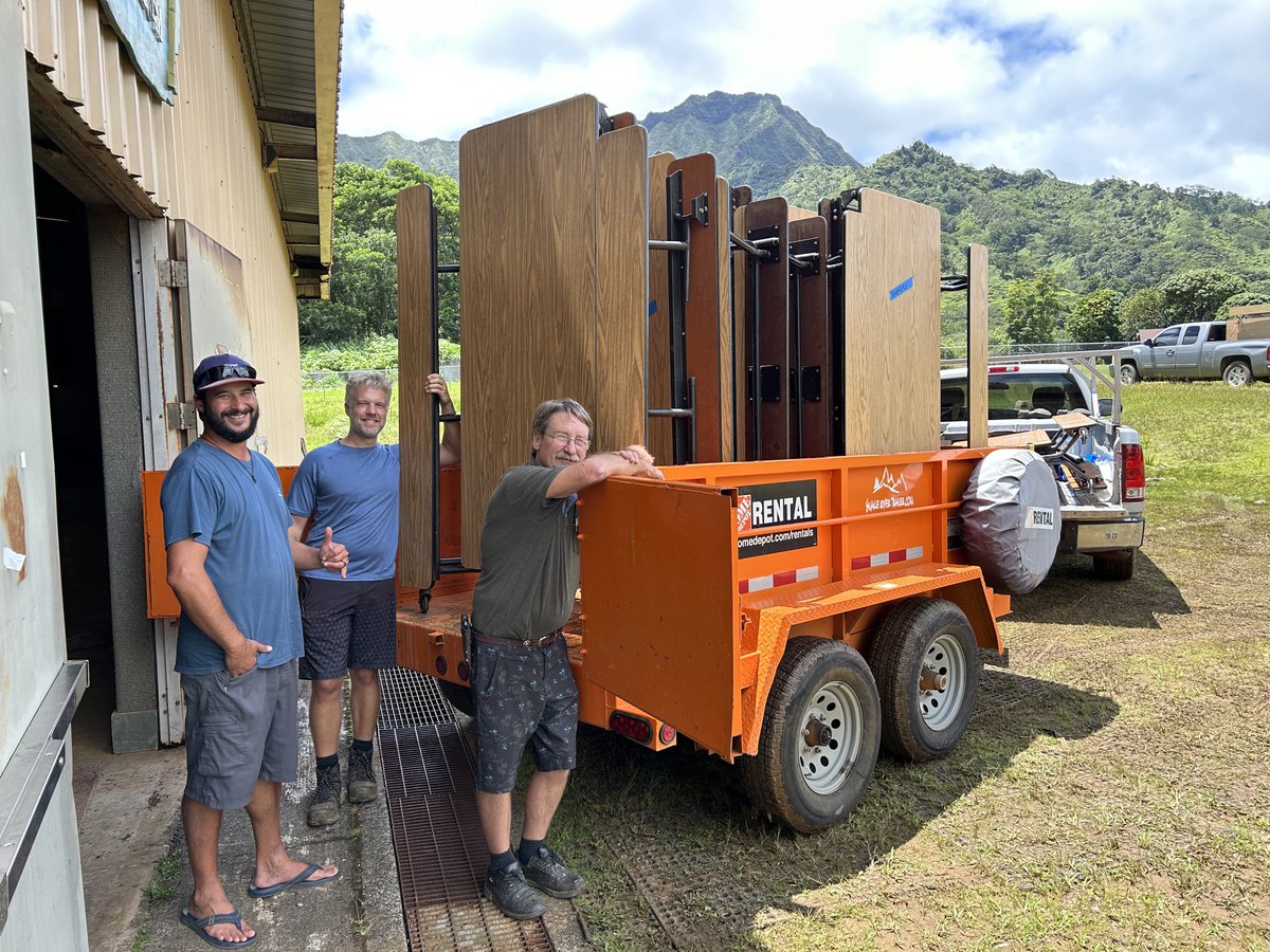 alakaiokauaics's tweet photo. Alaka’i O Kaua’i Charter School warmly welcomes everyone to our annual Campus Cleanup on Saturday, July 29th from 9am-Noon. Check out the new tables that arrived yesterday for our gym. Proud to be ⁦@HawaiiCharters⁩ ⁦@Maker_Learning⁩ school. https://t.co/Sefwp1SAwg