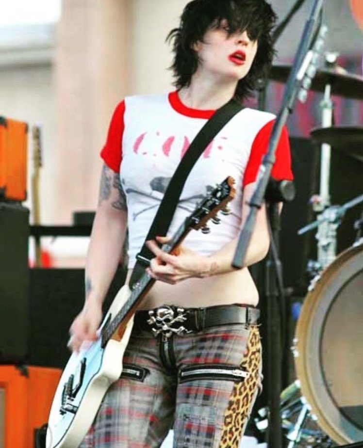 projektrevfrank's tweet image. brody dalle is what frank would like look if he were a woman: exhibit a