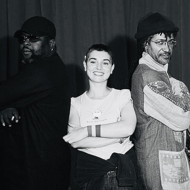That voice, that fierce intelligence and that smile - the latter captured here at the MOJO Awards in 2005.
She so very funny. Her T-shirt read: Boys Are Smelly. I asked her about it. “I wear it because they are,” she said. And we both burst out laughing… ❤️
#sineadoconnor #RIP