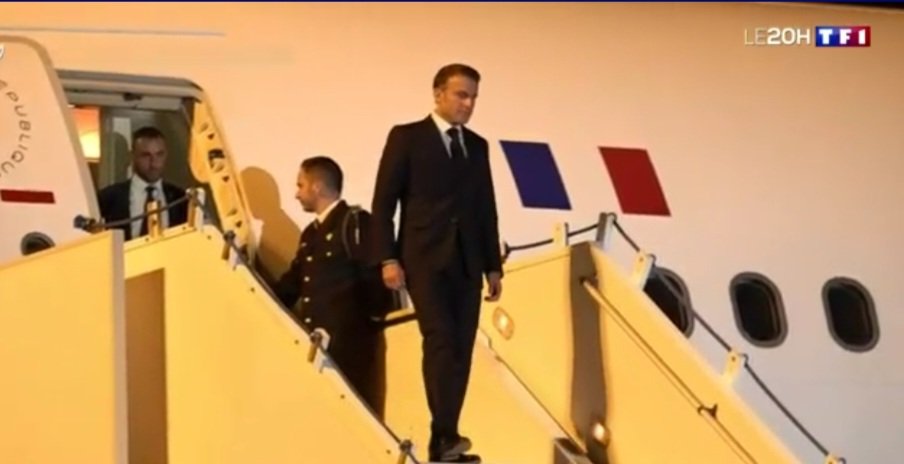 JMiake's tweet photo. Bienvenue a Vanuatu, president Macron https://t.co/QImXdxej8S