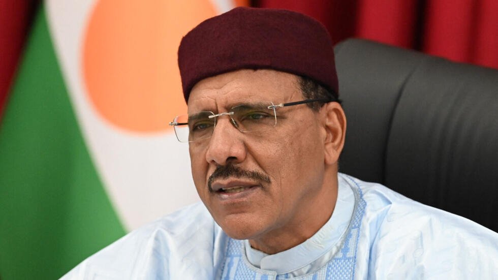 bakiyoussoufou's tweet photo. #Niger Because President @mohamedbazoum was elected following a democratic process, because I am a democrat, because I am fed up with the god damned coups d'état that keep us backwards in in Africa. I support #Bazoum and call on all #Nigeriens to reject this coup d'état https://t.co/GdopVh9lnz