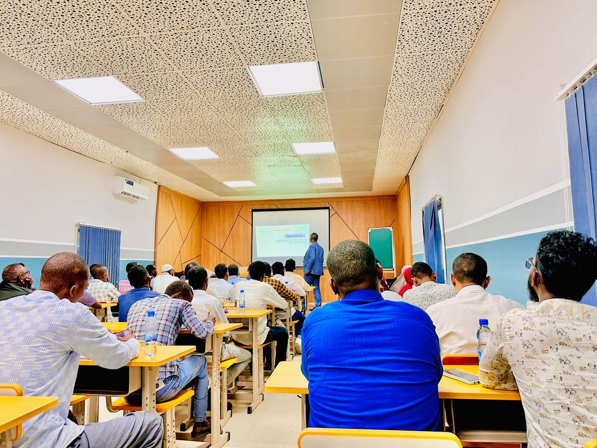 soomaliteachers's tweet photo. 60 Macallin oo xubno ka ahay @soomaliteachers
Ayaa ka faaideystay  Tababar hal maalin ah oo  Ciwaankiisu ayaah 
مهارات معلم المتميز  
Distinguished Teacher skills.
Tababarka waxaa soo jeedinaayay DrAbdulkadir Sheikh Ismail oo ah Gudoomiyaha Imam Shafi'i University. https://t.co/IyYU3HeiOR