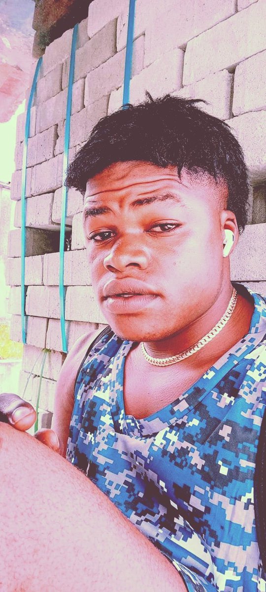 boyplateau2's tweet photo. F** up love I need money 💰💰💳💷💵 https://t.co/sHpHROUCNO