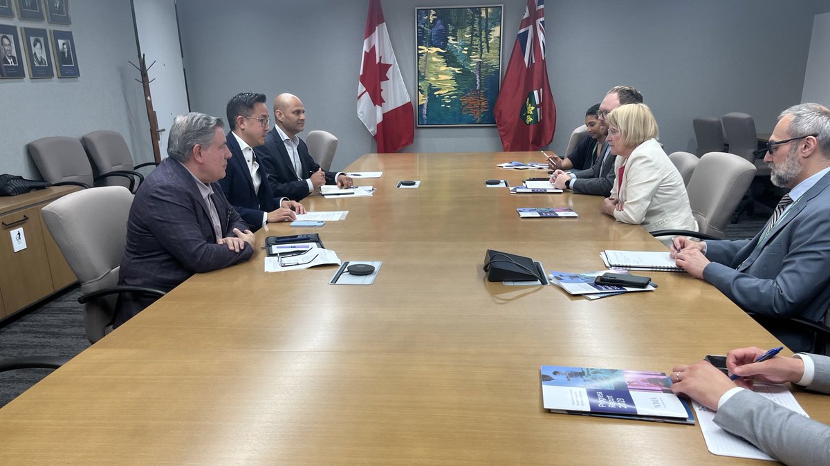 Thank you Minister @SylviaJonesMPP for meeting with @OntariosDoctors President Dr. Andrew Park and CEO John Bozzo today to discuss the #Prescription4ON and our 3 urgent priorities to improve health care. #ONhealth
