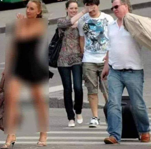 #GeceyeNotum 
Fuhuş evlerden sokaklara taştı.
Kafelerde eş değiştirme partileri yapanlar,
Otobüslerde direk dansı yapanlar,
Legebeteli olduğunu göstermek için sıraya girenler,
Faizciler, dolandırıcılar,
Şirkçiler, satanisler...
Zulüm yapanlar...
Allah'ım içimizdeki beyinsizler