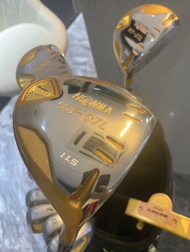 Ticcyie's tweet photo. Playing golf must have a good set of clubs https://t.co/iWp3imDhlt