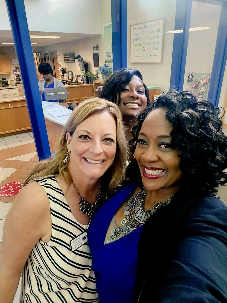 BrittonAWayne's tweet photo. I always appreciate @petrisin_janet and @HarrisLeads assisting Rhoades on the first day. We also take our annual blue finer picture. Today's arrival was the best with a victory dance & time to take a fan break. Ha #BoardingFlight502 #TigerExpress #AdventureAwaits @mr_aamitche https://t.co/pN4nwZRA8w
