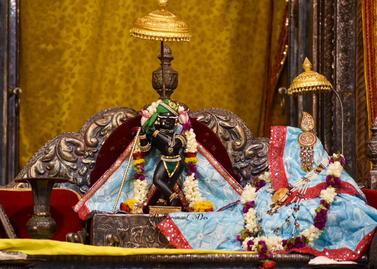 shardula23's tweet photo. गोप्यस्तप: किमचरन्यदमुष्य रूपंलाव���्यसारमसमोर्ध्वमनन्यसिद्धम् । 
द‍ृग्भि: पिबन्त्यनुसवाभिनवं दुरापमेकान्तधाम यशस: श्रिय ऐश्वरस्य ॥
(~श्रीमद्भागवत् महापुराणम् ) https://t.co/Fu3o8pdozd