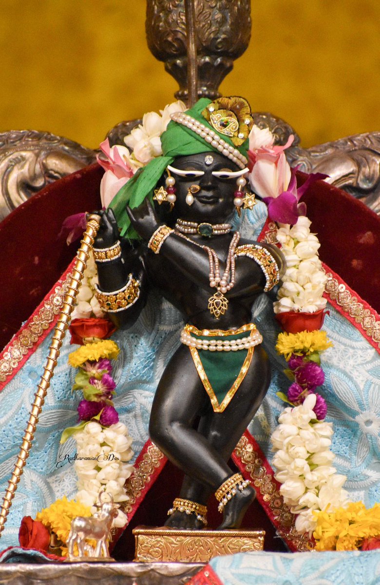 shardula23's tweet photo. गोप्यस्तप: किमचरन्यदमुष्य रूपंलाव���्यसारमसमोर्ध्वमनन्यसिद्धम् । 
द‍ृग्भि: पिबन्त्यनुसवाभिनवं दुरापमेकान्तधाम यशस: श्रिय ऐश्वरस्य ॥
(~श्रीमद्भागवत् महापुराणम् ) https://t.co/Fu3o8pdozd