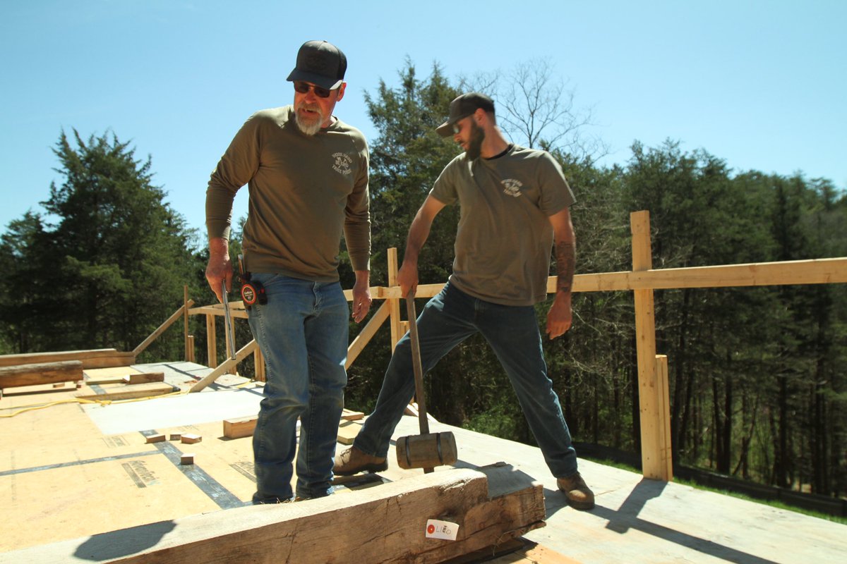 On tomorrow’s ALL-NEW episode, the guys head to Lexington, VA to build a log addition onto an 1800's brick home. Their client is an old friend, Mark Perry, who's thrilled to work side-by-side w/the guys—it's a week full of fun and friendship! Tune in at 9p/8c on @MagnoliaNetwork!
