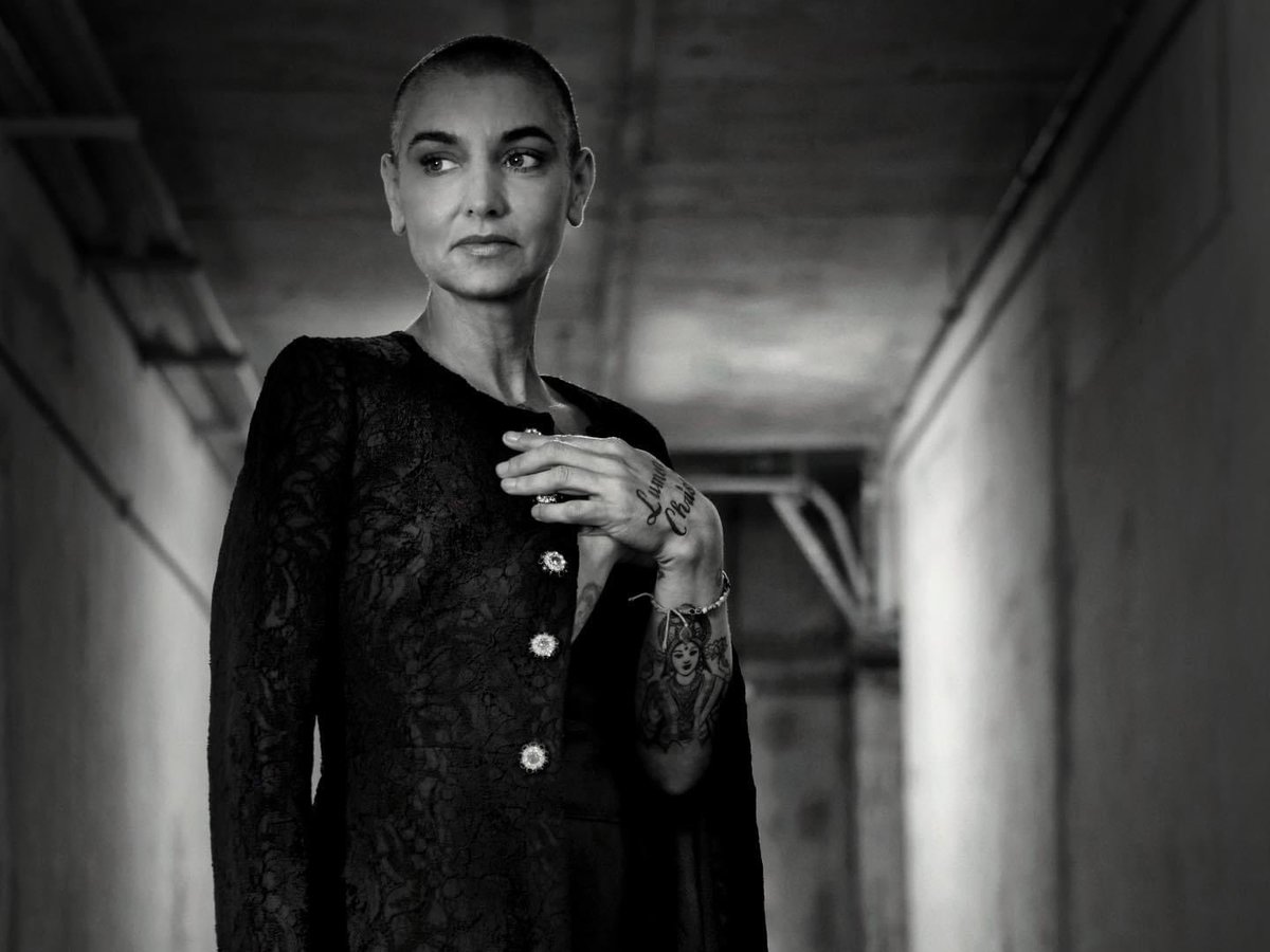 WhippingBoyBand's tweet photo. Sinead was on the Jools Holland show the night we were on. 

We were completely unknown, she was the brightest star.

We didn’t dare approach her, too much in awe, too starstruck.

We passed her in the corridor, she gave us this beautiful, shy smile.

That was enough. 💔 https://t.co/f7Ei7nQlhq