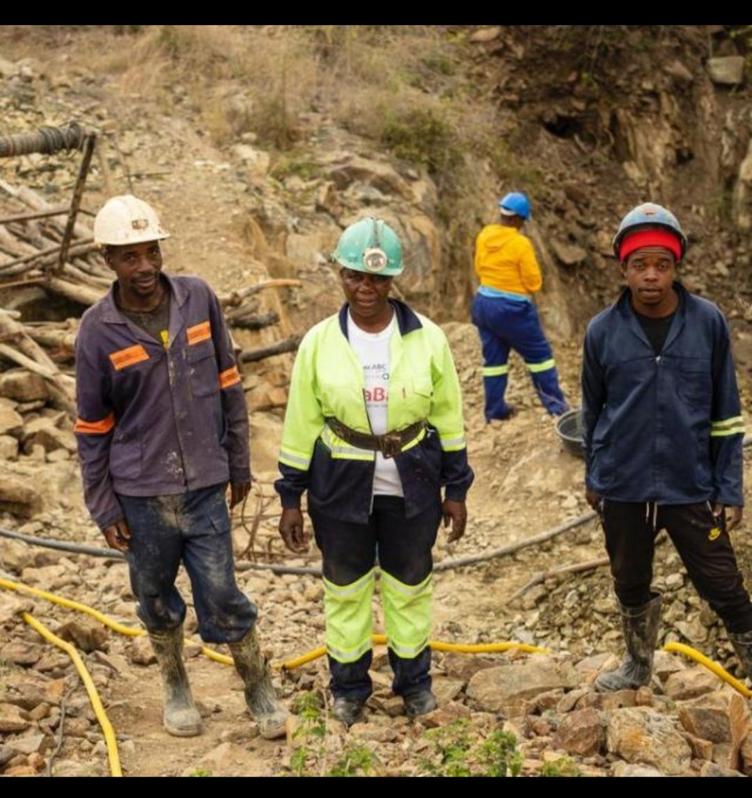 awometrust's tweet photo. We are contacting TB screening & treatment awareness in Zvishavane mining sites & community
Working conditions inside mines create a high-risk environment for TB
Due to this, all underground workers must be screened at least once a year for TB
@UsaidZimbabwe
@bainesohs
@MoHCCZim https://t.co/mWayPdldOk